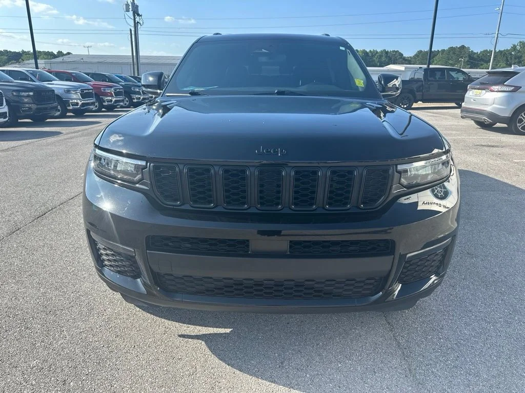 Used 2024 Diamond Black Jeep Limited image 2
