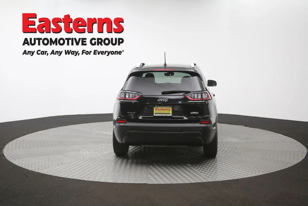 Used 2021 Black Jeep Latitude Plus image 37