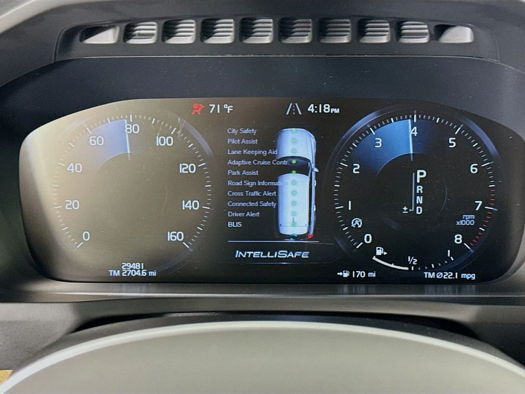 Used 2022 Gray Metallic Volvo T6 Momentum image 13