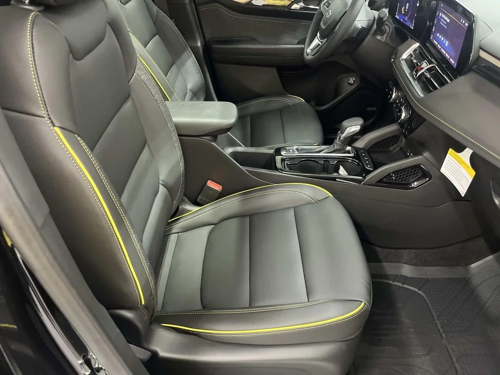 New 2026 Mosaic Black Metallic Chevrolet ACTIV image 30