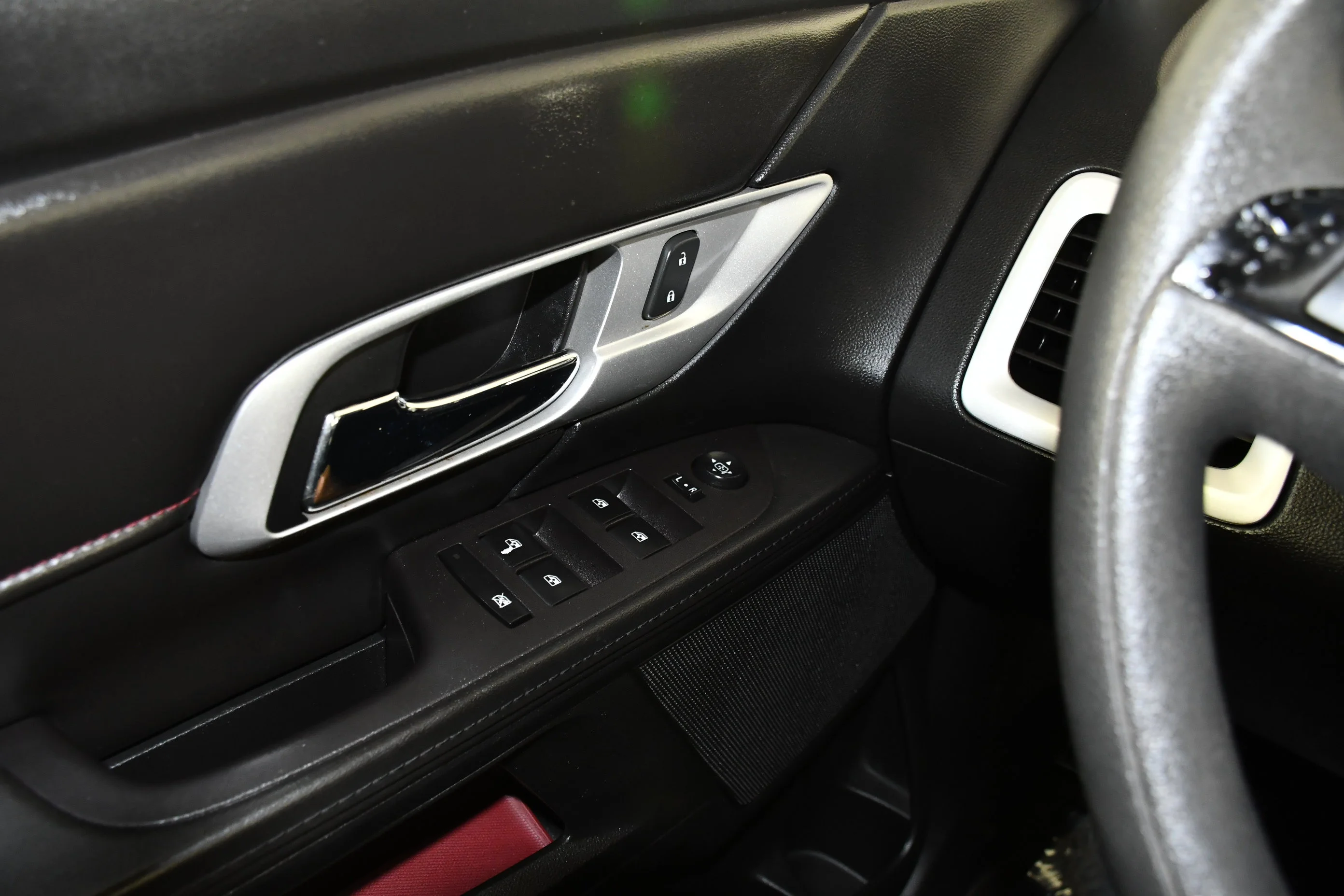 Used 2017 Onyx Black GMC SLE image 31