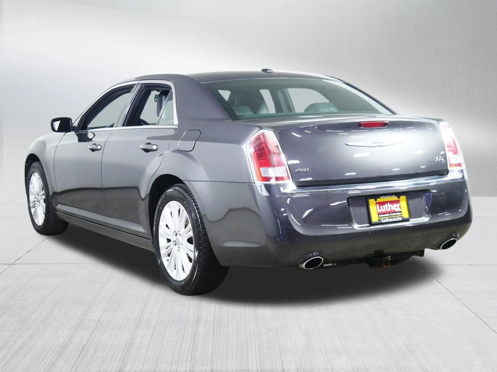 Used 2014 Granite Crystal Metallic Clearcoat Chrysler  image 5