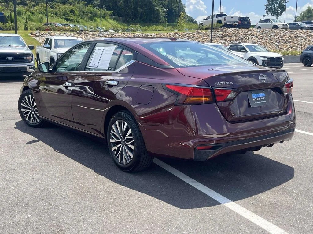 Used 2025 Red Nissan 2.5 SV image 5