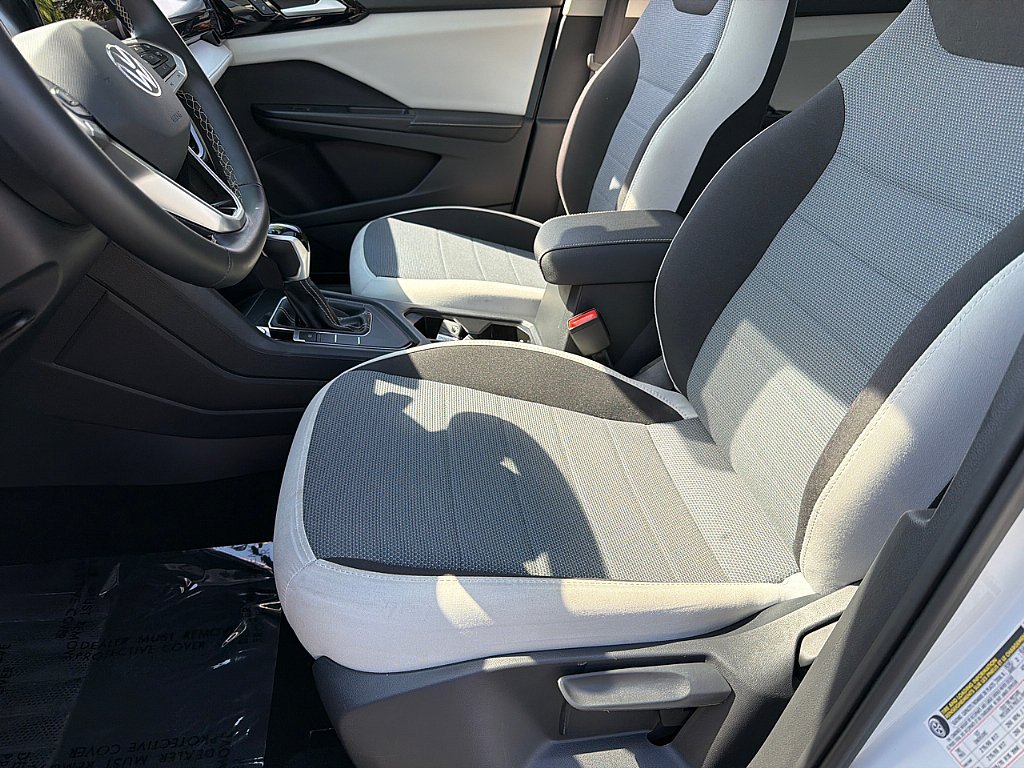 Used 2025 White Volkswagen S image 9