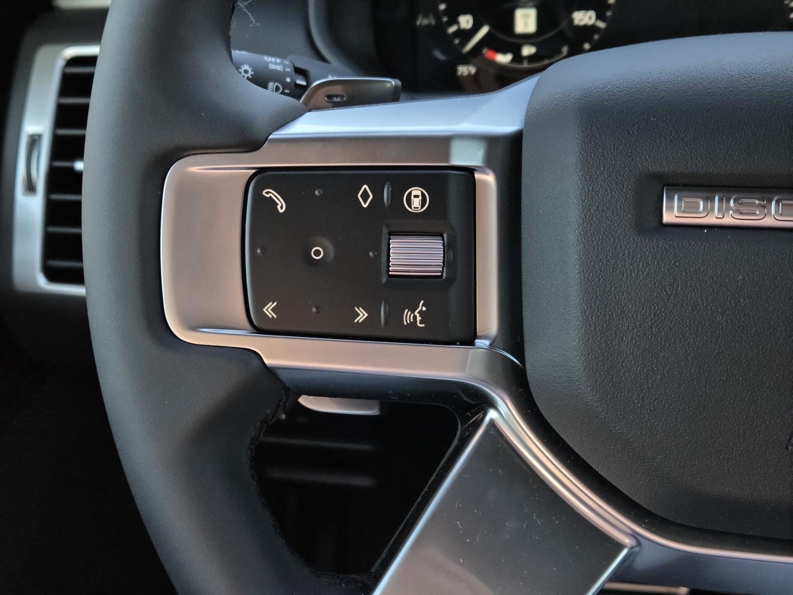 New 2026 Santorini Black Land Rover Dynamic SE image 18