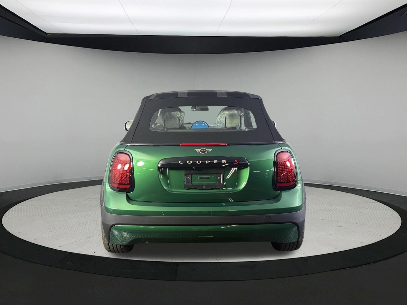 New 2026 British Racing Green IV Metallic MINI Iconic image 8