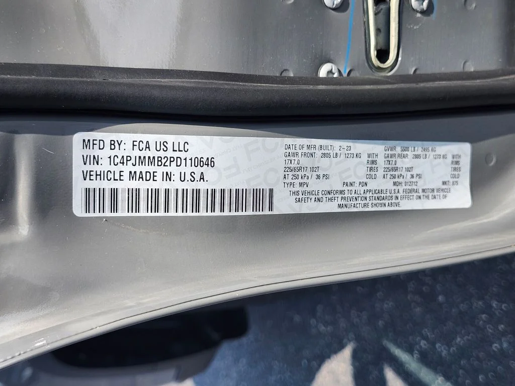 Used 2023 Gray Jeep Altitude image 35