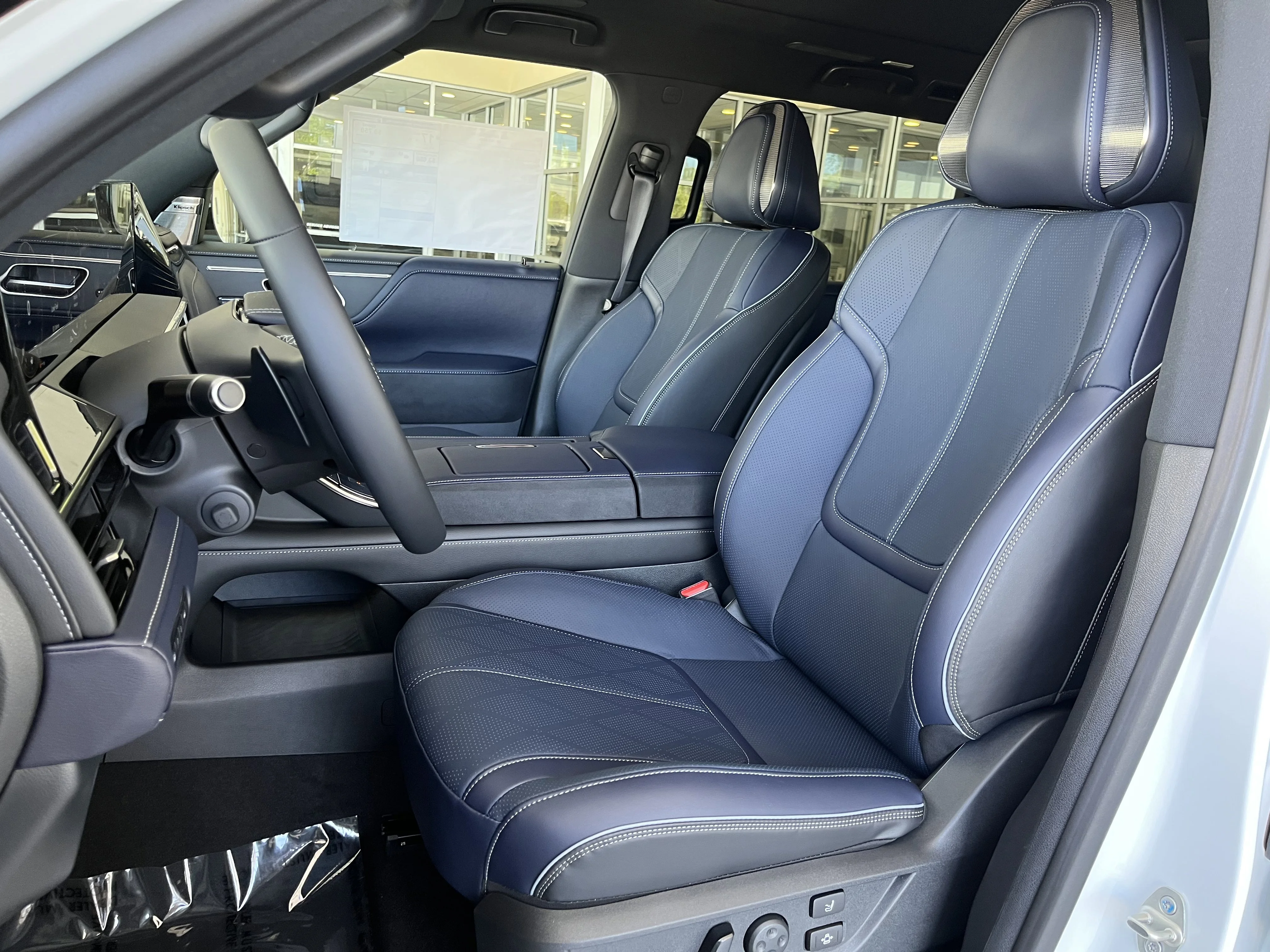 New 2026 Radiant White INFINITI SPORT image 12