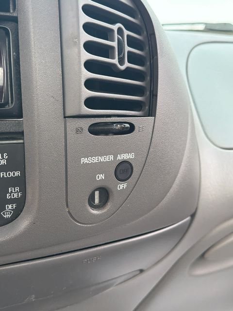 Used 1998 White Ford XLT image 30