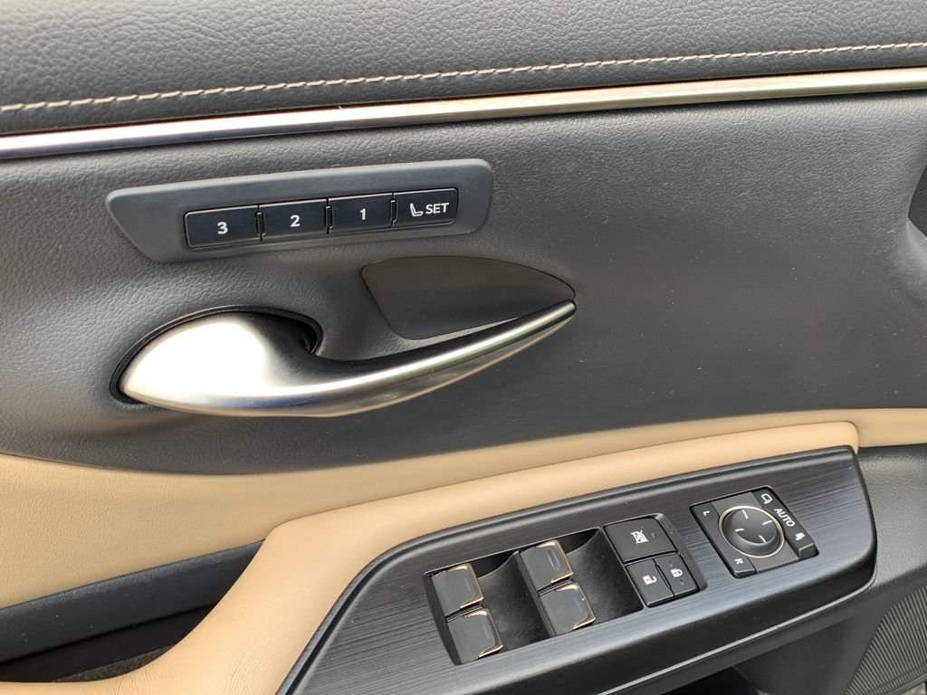 2021 Lexus ES 350 - Photo 12