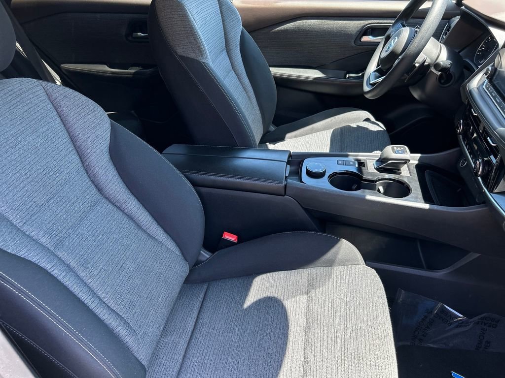 2021 Nissan Rogue SV - Photo 14
