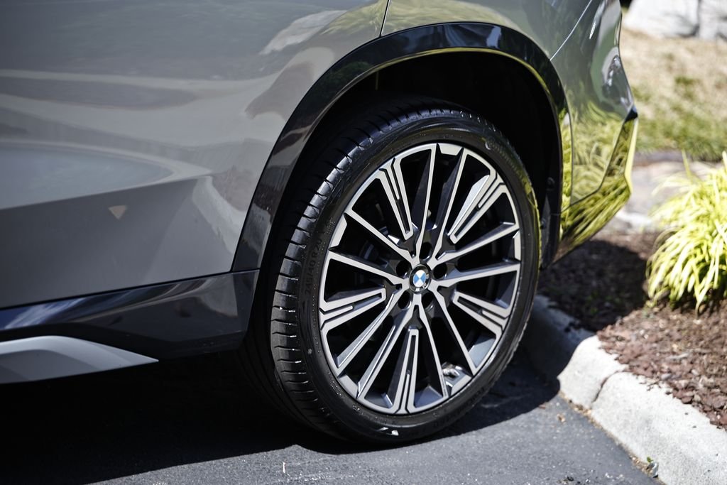 Used 2025 Space Silver Metallic BMW xDrive28i image 11