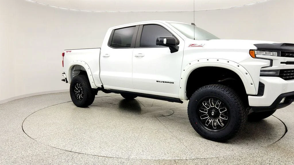 Used 2022 Iridescent Pearl Tricoat Chevrolet 4WD Crew Cab 147