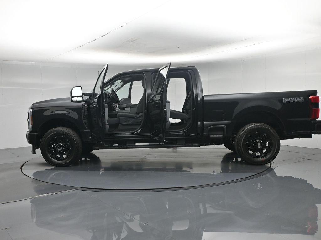 New 2026 Agate Black Metallic Ford XLT image 35