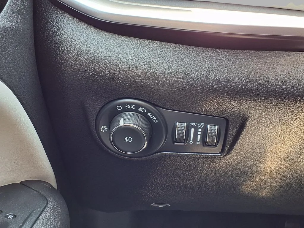 2025 Jeep Compass Limited - Photo 17