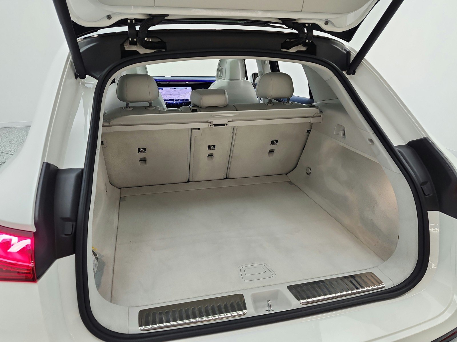 Used 2024 Polar White Mercedes-Benz AMG® EQE 4MATIC+ SUV image 21