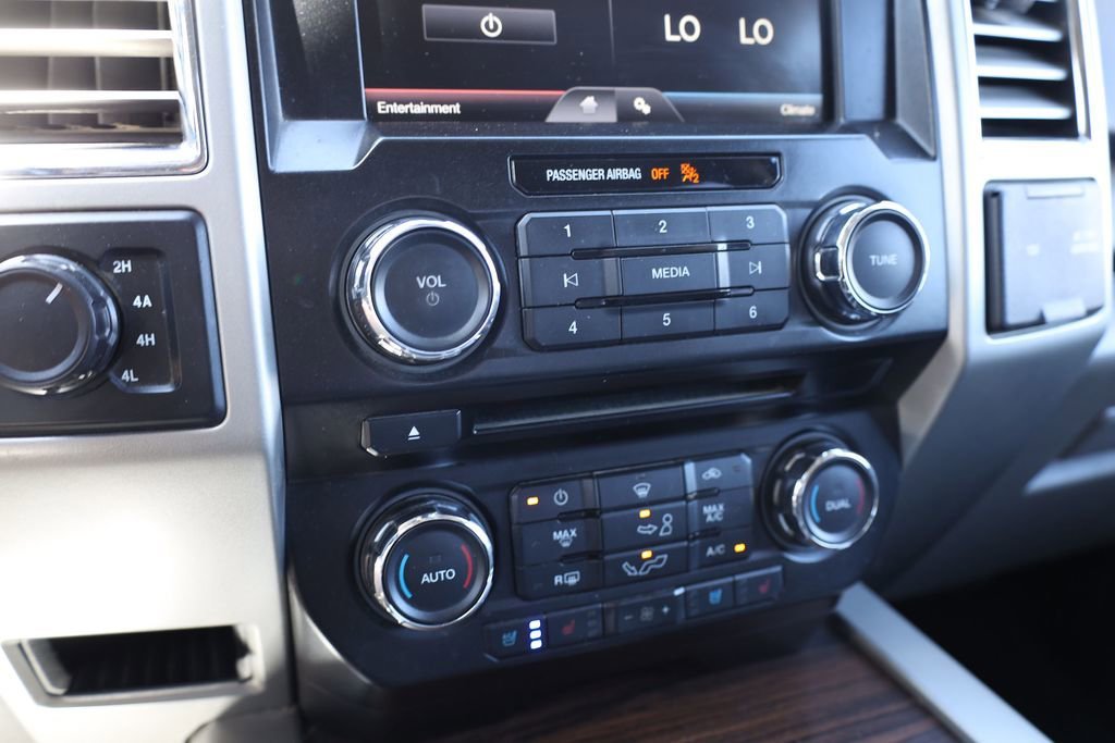 Used 2015 Magnetic Metallic Ford Lariat image 17