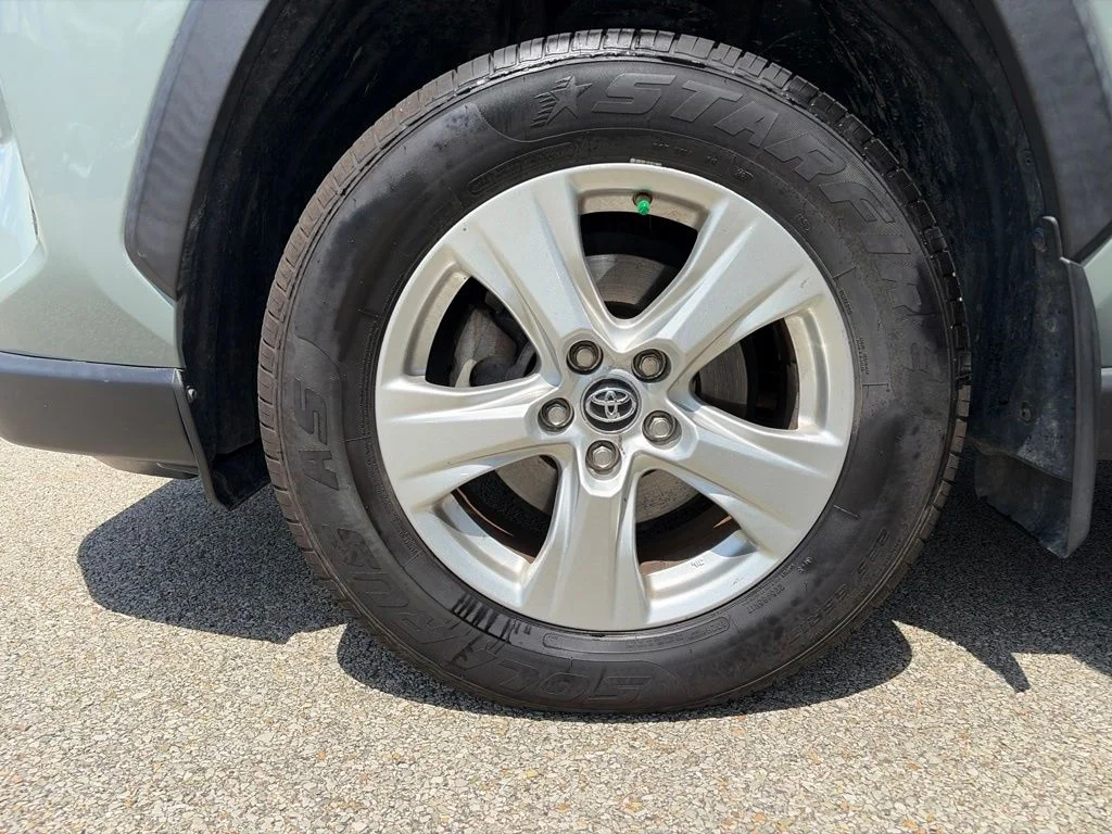 Used 2019 Silver Toyota XLE image 24