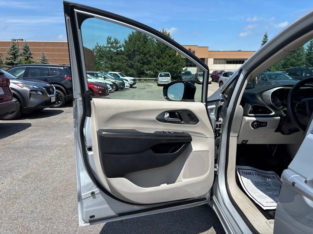 Used 2024 Silver Chrysler Touring L image 19