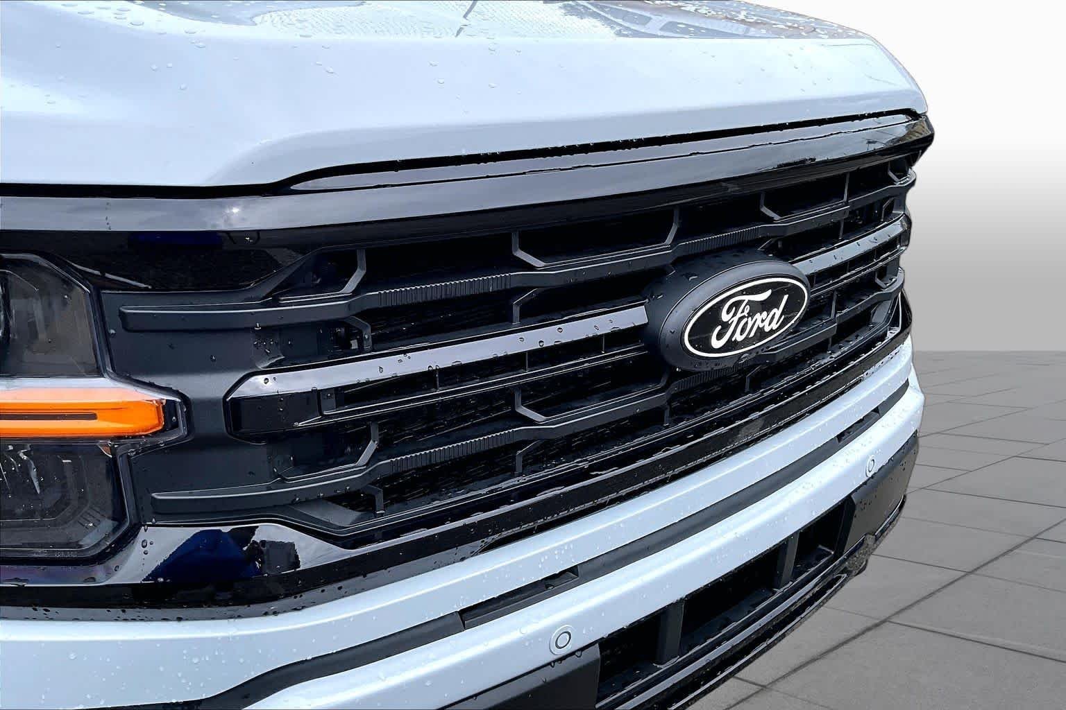 Used 2025 Space White Metallic Ford XLT image 34