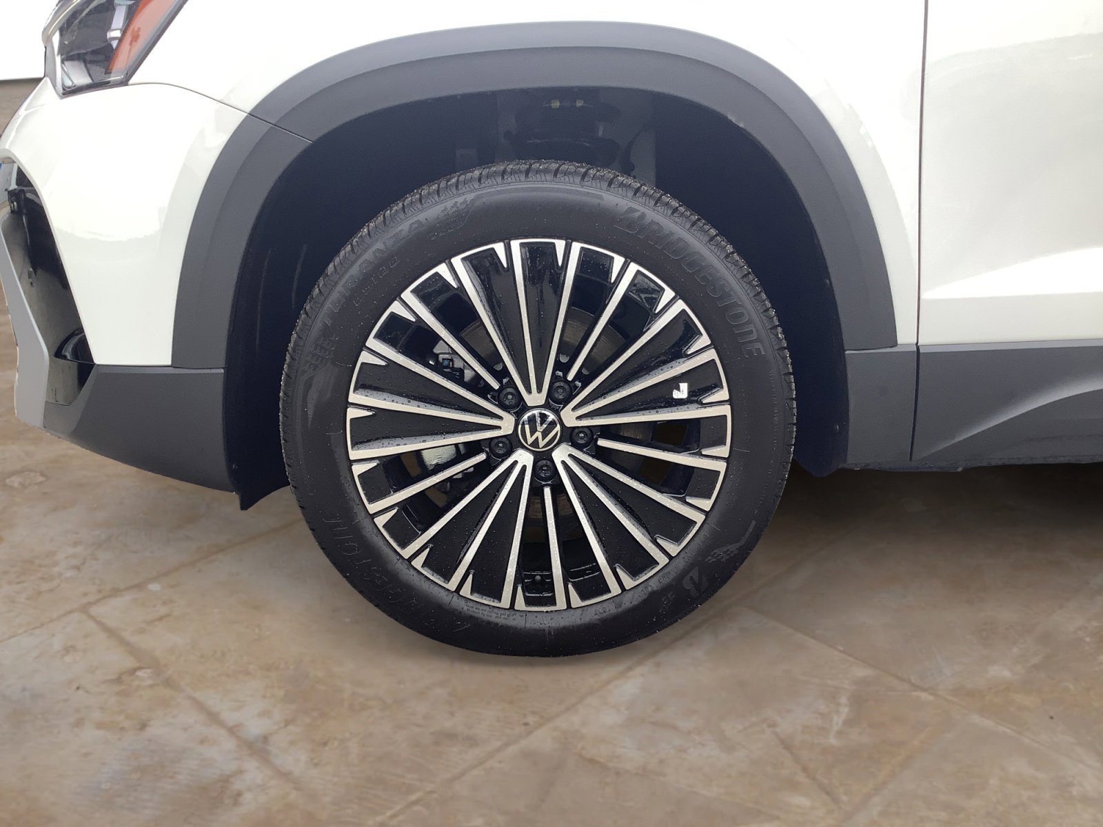 New 2026 Pure White Volkswagen SE image 10