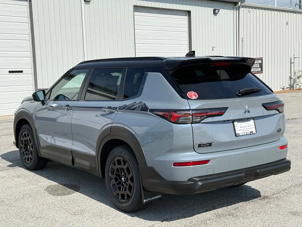 New 2026 Gray Mitsubishi Trail Edition image 5