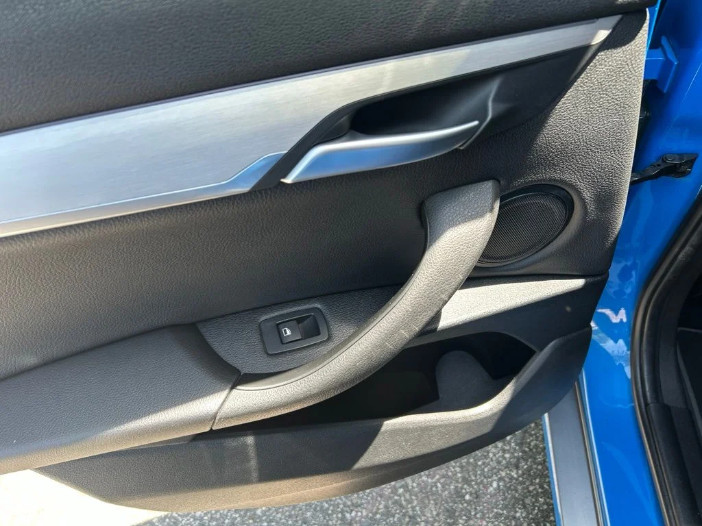 Used 2018 Blue BMW xDrive28i image 26
