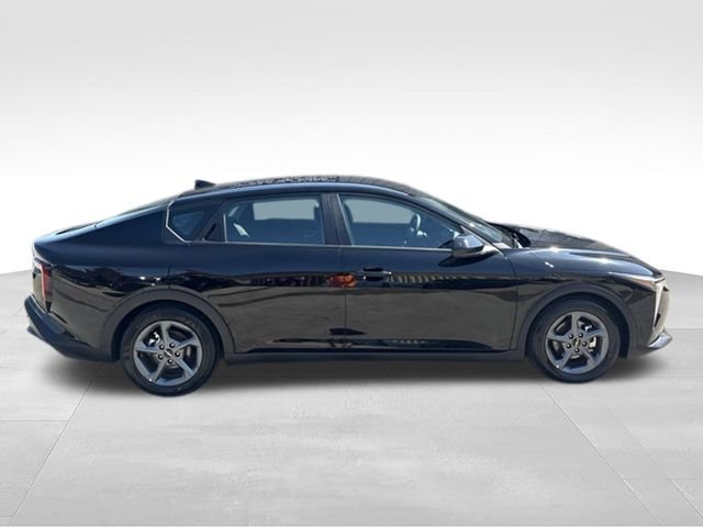 Used 2025 Black Kia LXS image 8