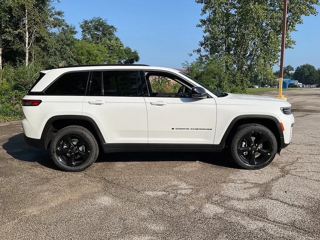 New 2027 Bright White Clearcoat Jeep Limited image 4