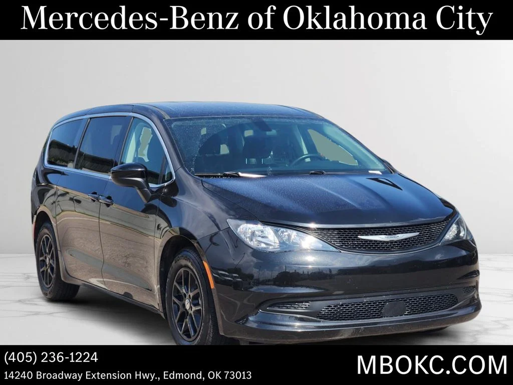 Used 2022 Brilliant Black Crystal Pearlcoat Chrysler LX image 3