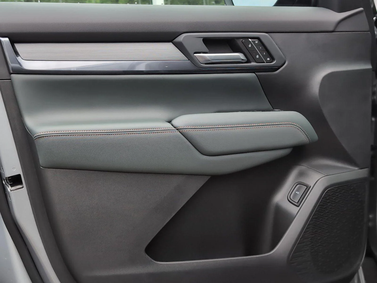 Used 2026 Sterling Metallic GMC AT4 image 18