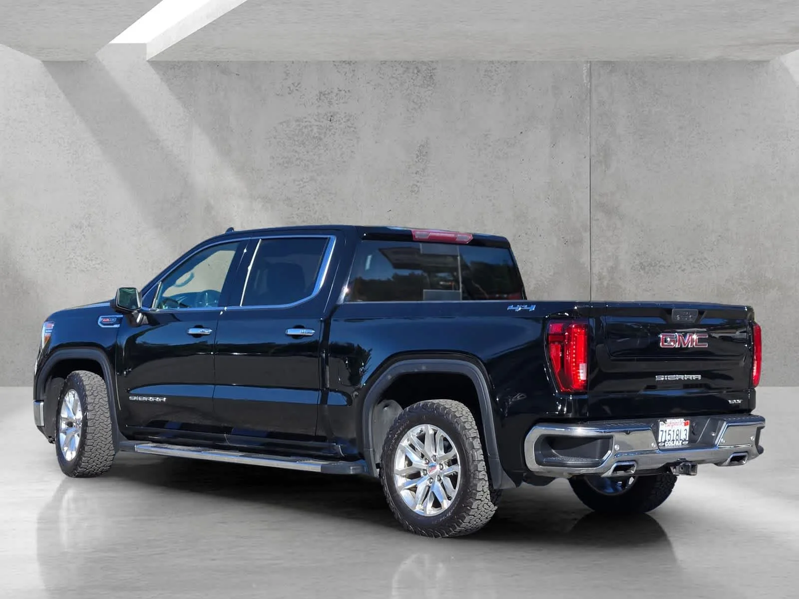Used 2022 Onyx Black GMC SLT image 6