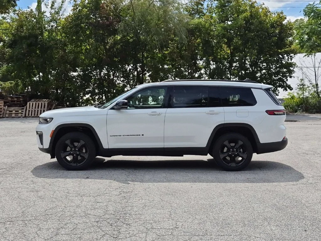 Used 2026 White Jeep Limited image 10
