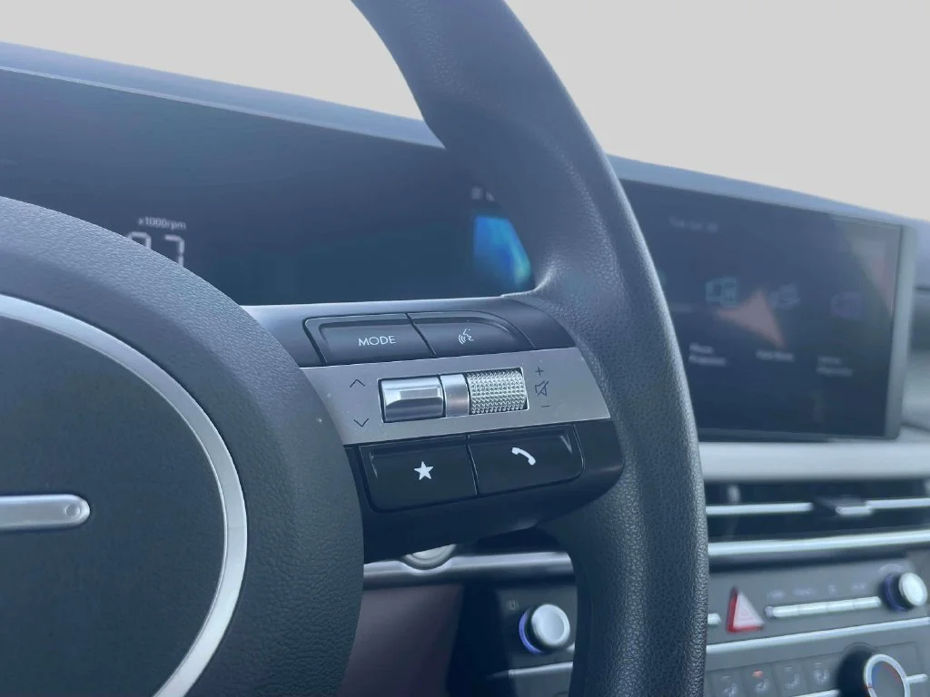 Certified Used 2025 Gray Hyundai SE image 21