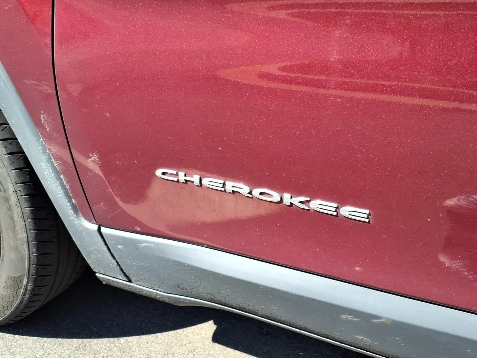 Used 2019 Velvet Red Pearlcoat Jeep Latitude image 19