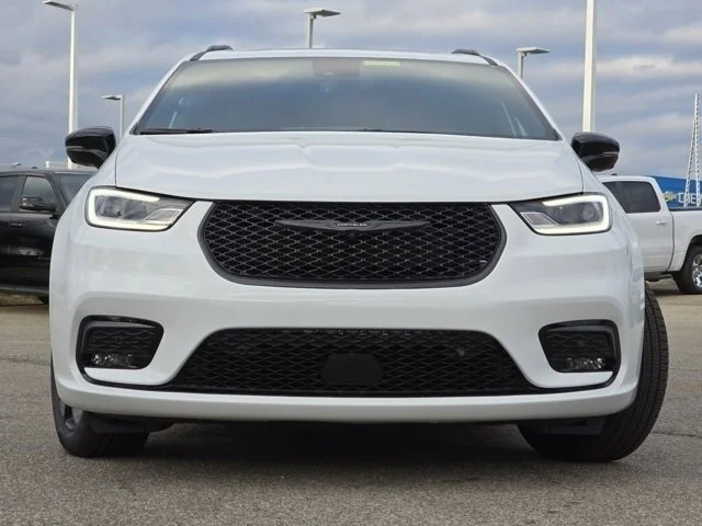 New 2026 Bright White Clearcoat Chrysler Limited image 3
