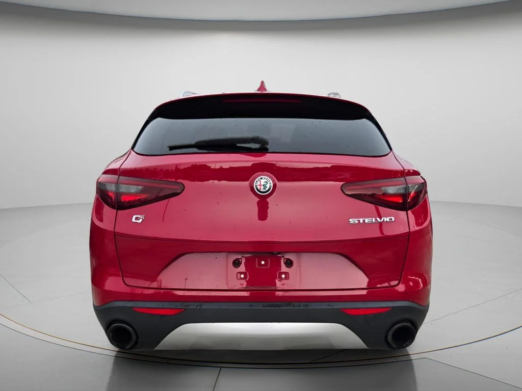 Used 2019 Red Alfa Romeo Base image 5