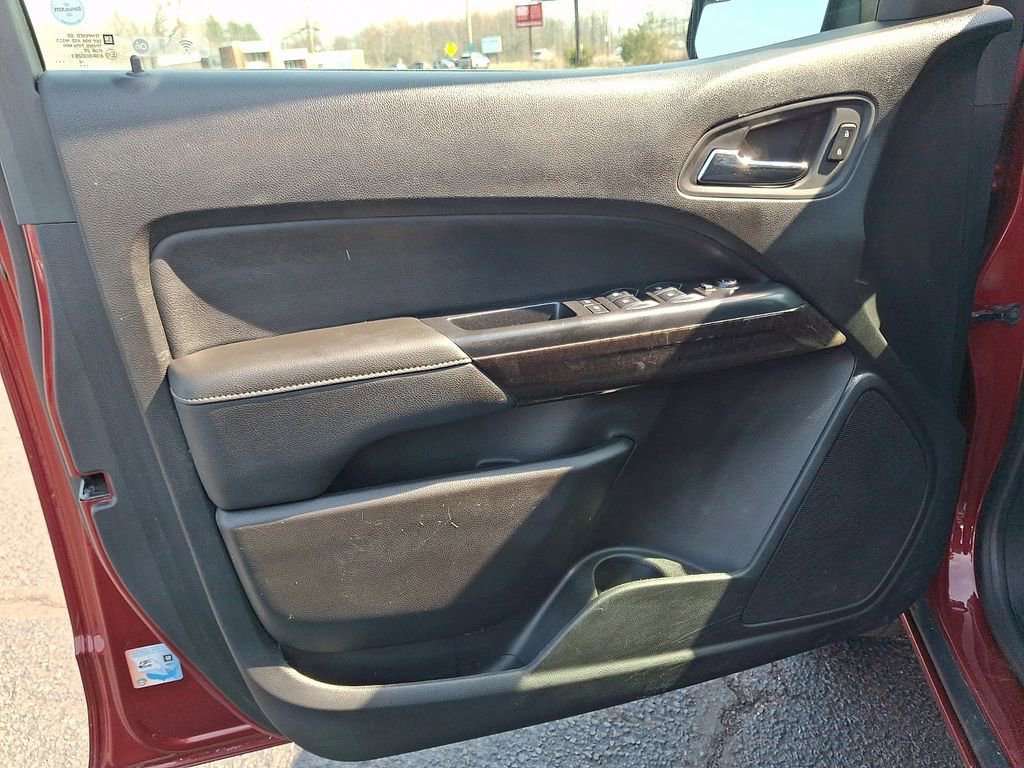 Used 2019 RED QUARTZ TINTCOAT GMC 4WD SLE image 13