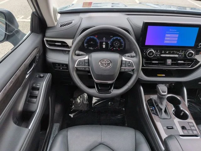 Certified Used 2024  Toyota Limited image 16