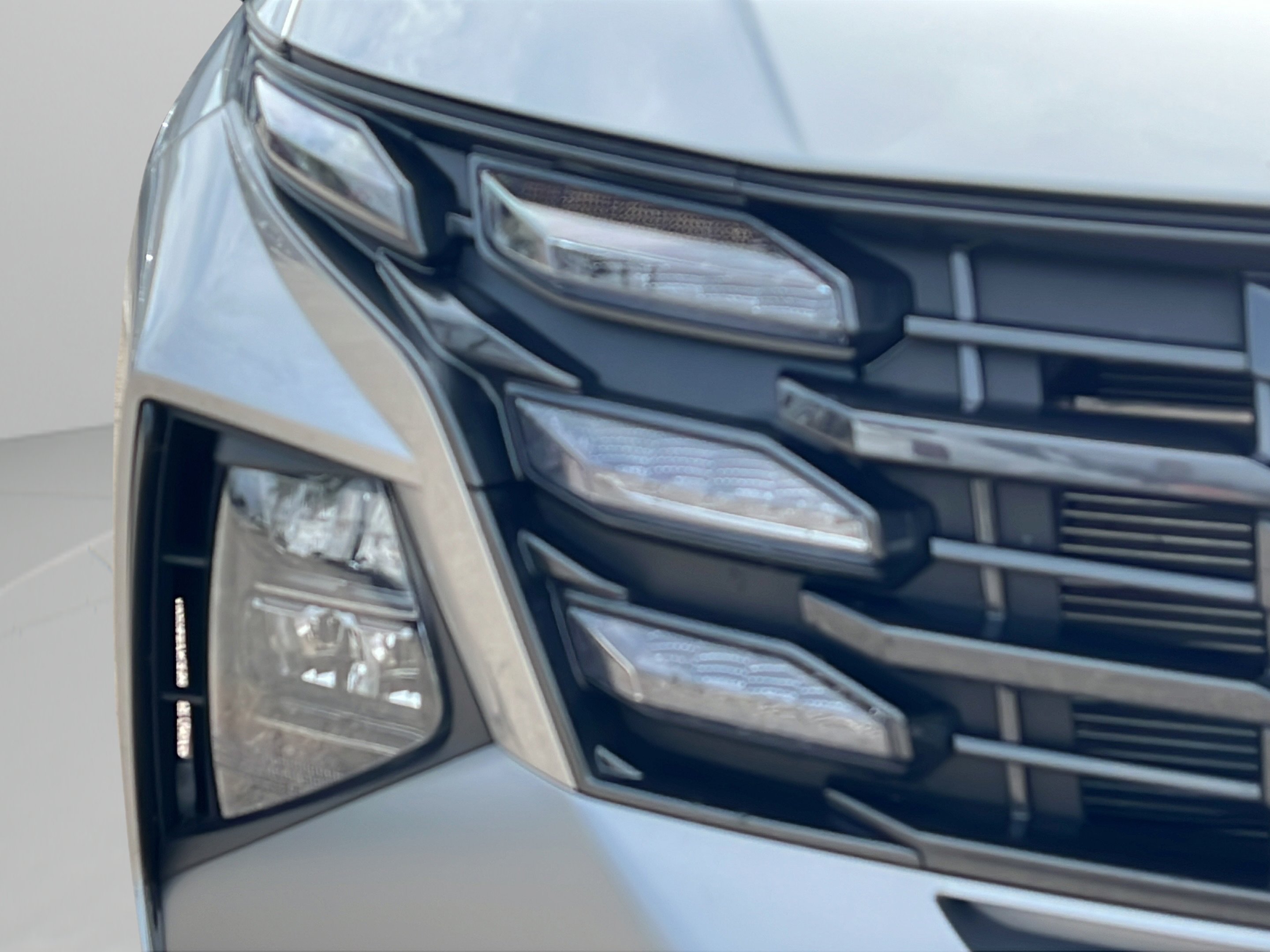 Used 2026 Shimmering Silver Hyundai SE image 24