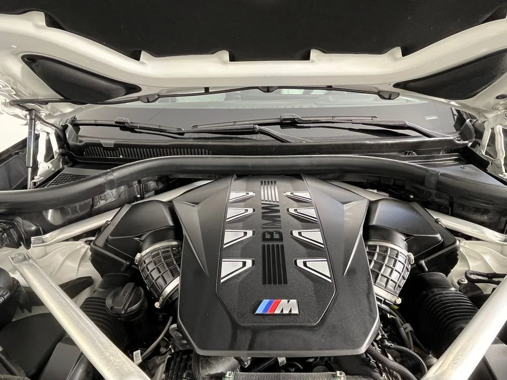 Used 2024 Alpine White BMW M60i image 18