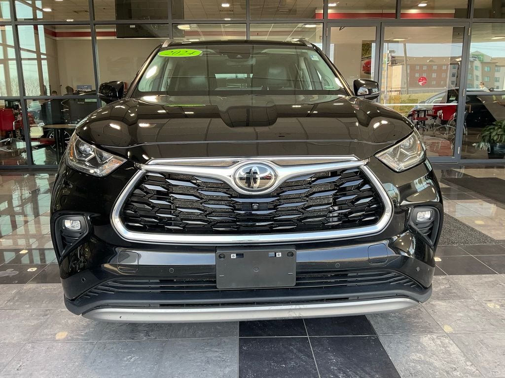Used 2024 Toyota Highlander Platinum with VIN 5TDKDRBH4RS551269 for sale in Kansas City