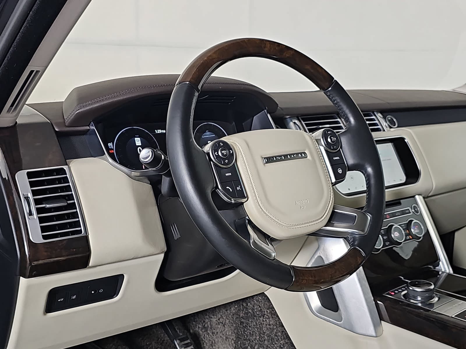 Used 2017 Black Land Rover 5.0L V8 Supercharged image 16