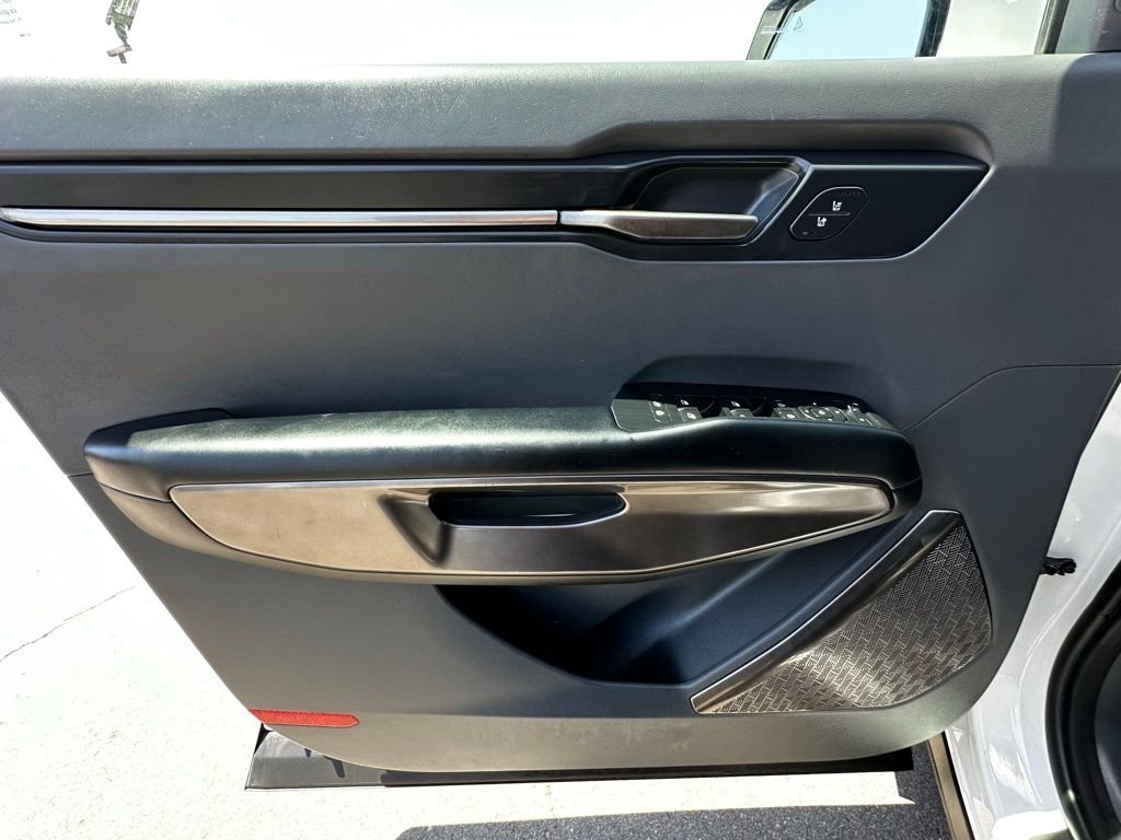 Used 2024 Snow White Pearl Kia Light Long Range image 13