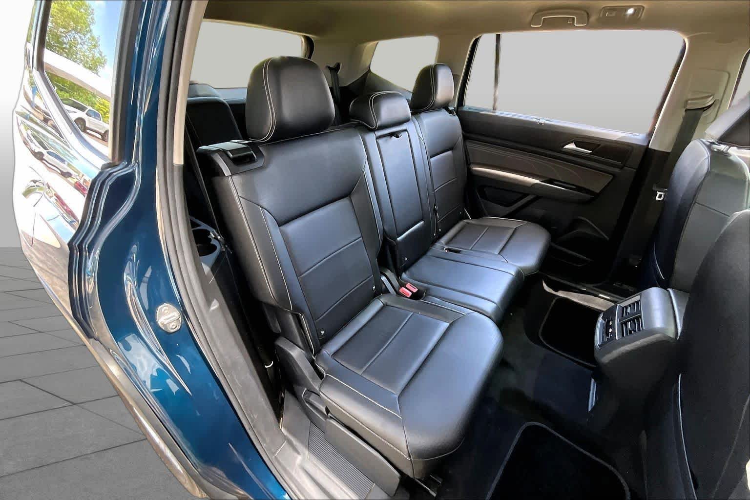 Used 2021 Tourmaline Blue Metallic Volkswagen 3.6L V6 SE w/Technology image 20