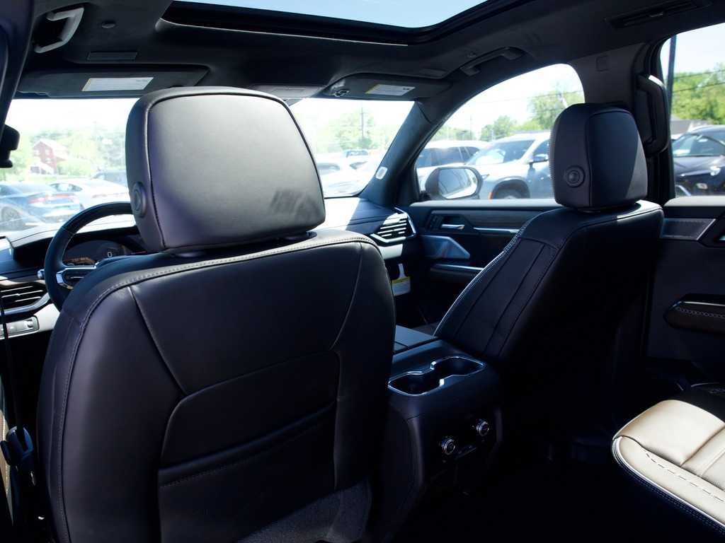 2026 GMC Acadia Denali Ultimate - Photo 17