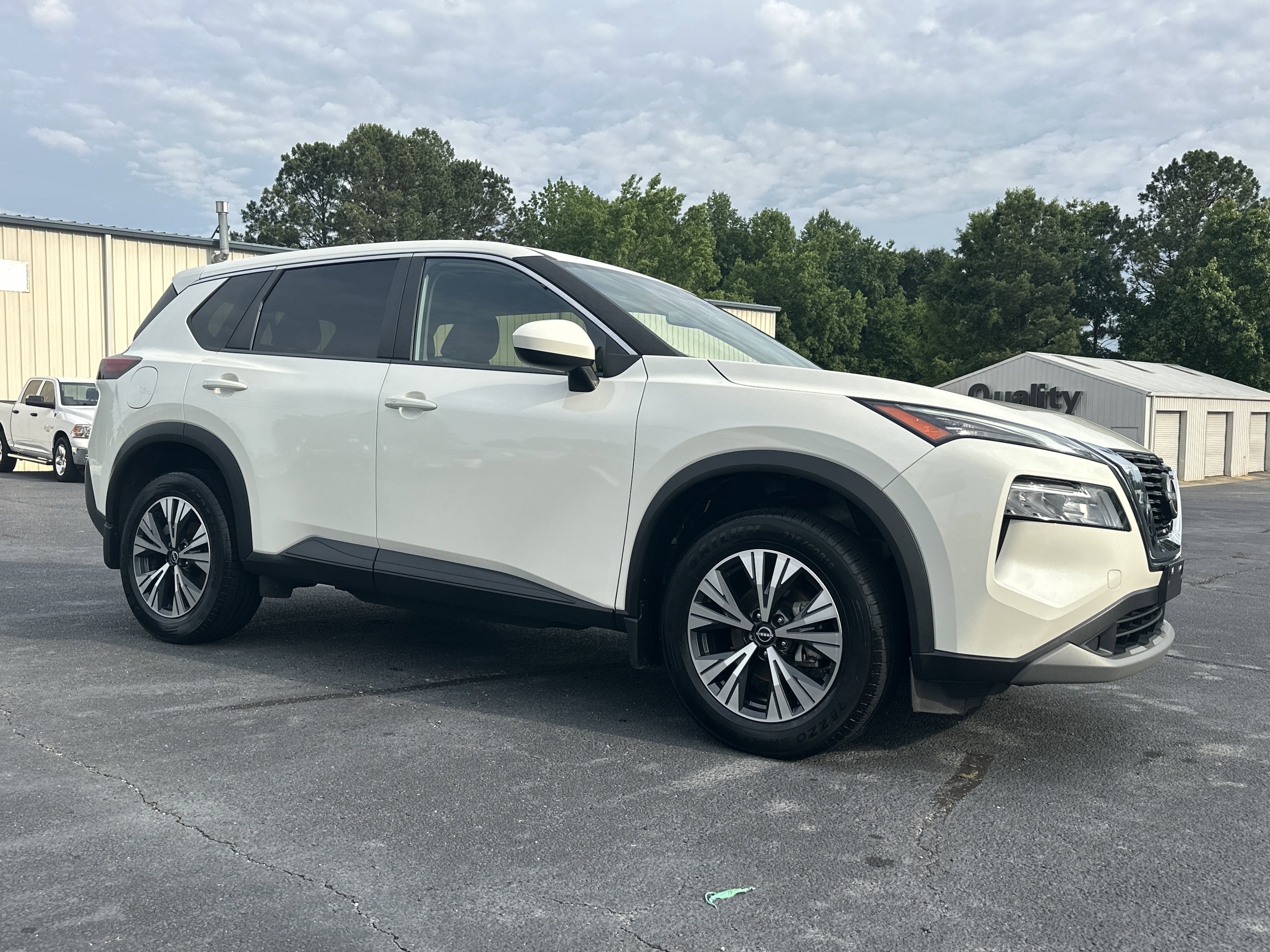 2023 Nissan Rogue SV AWD's photo
