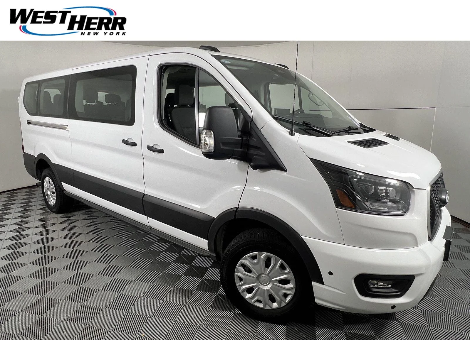 Used 2026 Oxford White Ford 350 XLT image 1