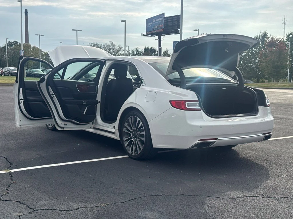 Used 2018 White Lincoln Select image 22