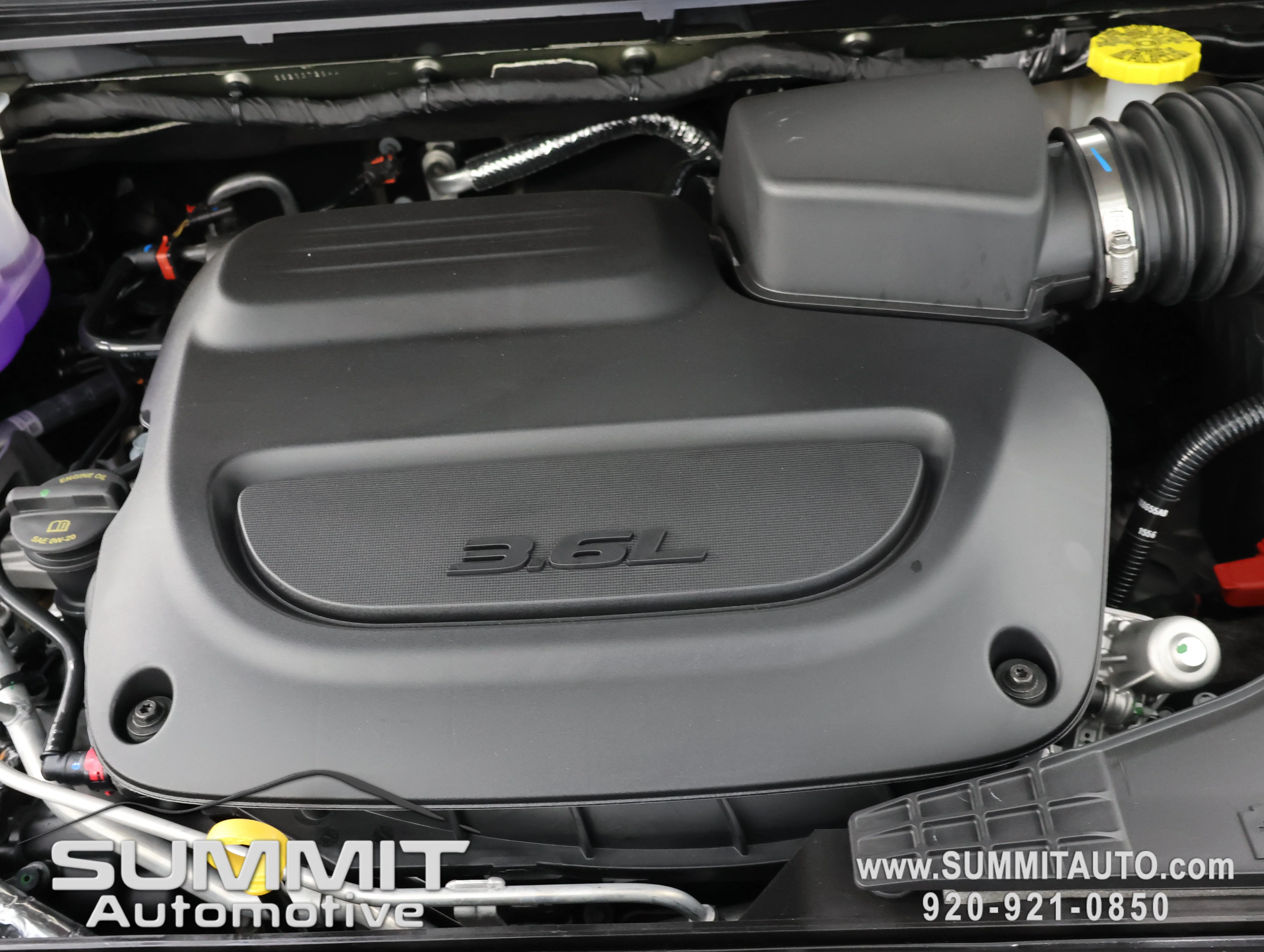 New 2027 Olive Green Pearl-Coat Exterior Paint Chrysler Limited image 24